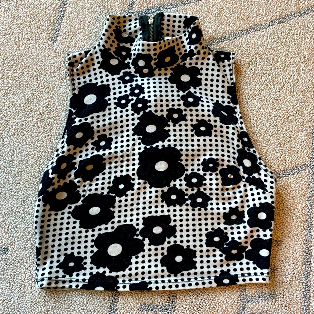 NOT FOR SALE - Black &white retro floral crop top